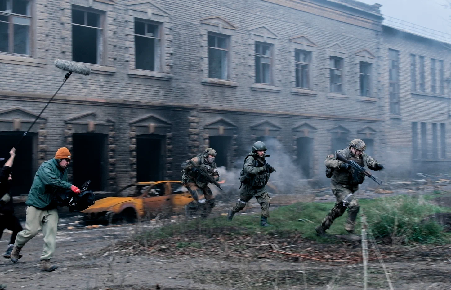 Фото со съёмок фильма «Малыш»
kinopoisk.ru