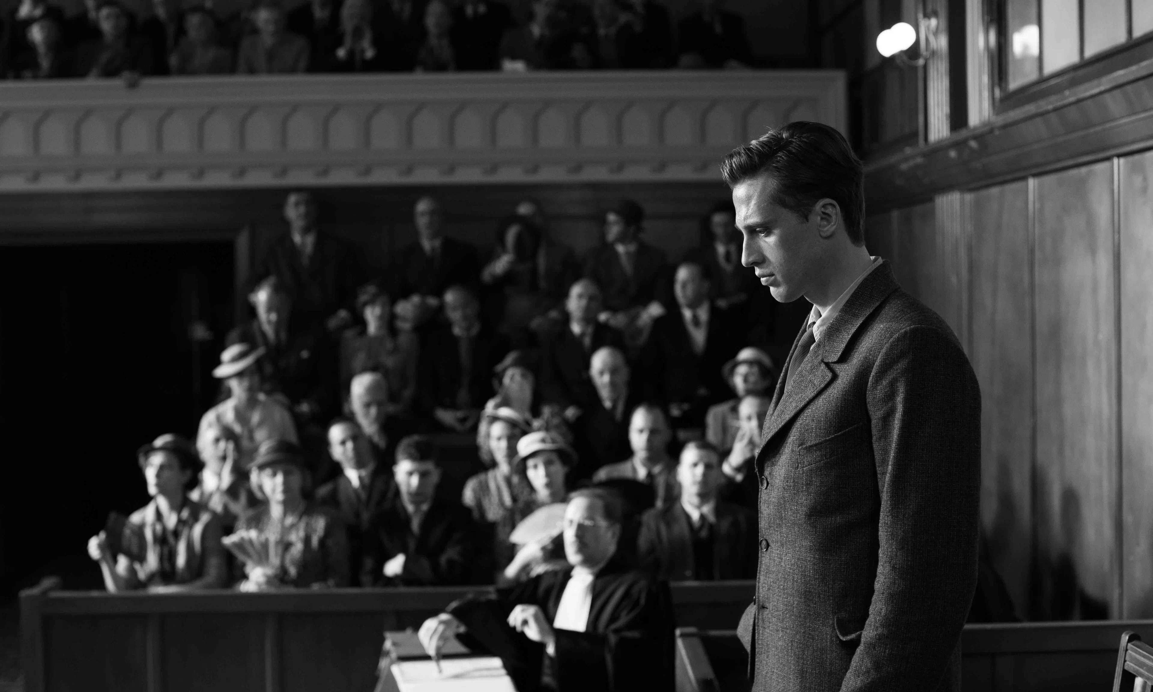 Кадр из фильма&nbsp;«Посторонний»
kinopoisk.ru