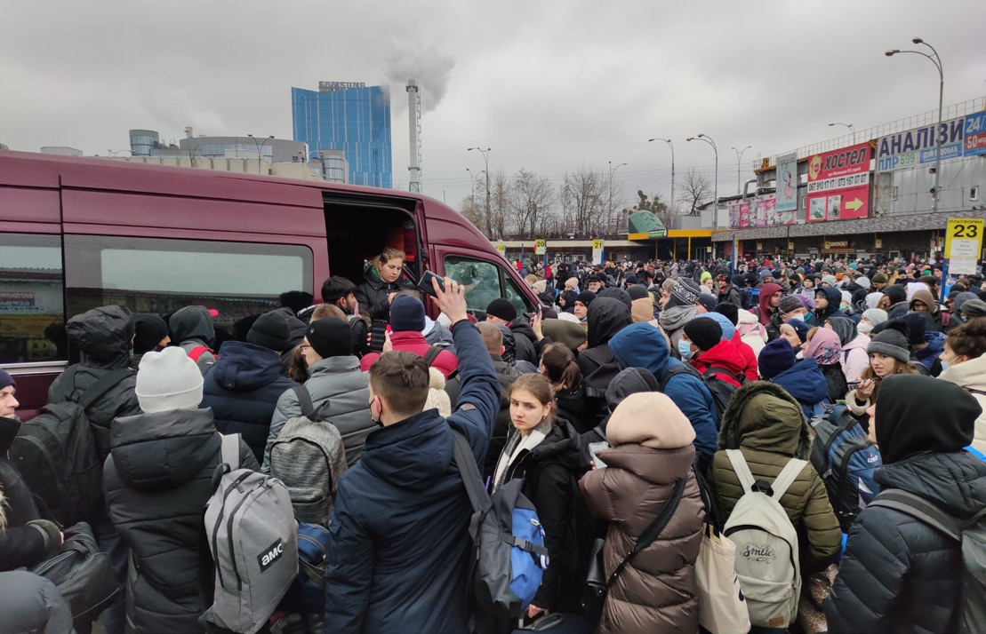 «Киевляне «штурмуют» маршрутку, едущую в западную часть страны» (Андрей Сапунов)
Фото:&nbsp;Андрей Сапунов